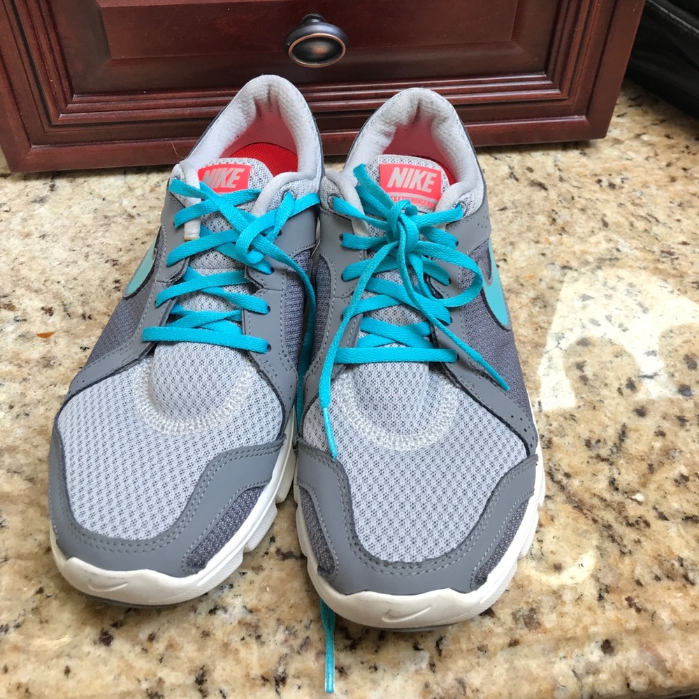 Nike tennis shoes